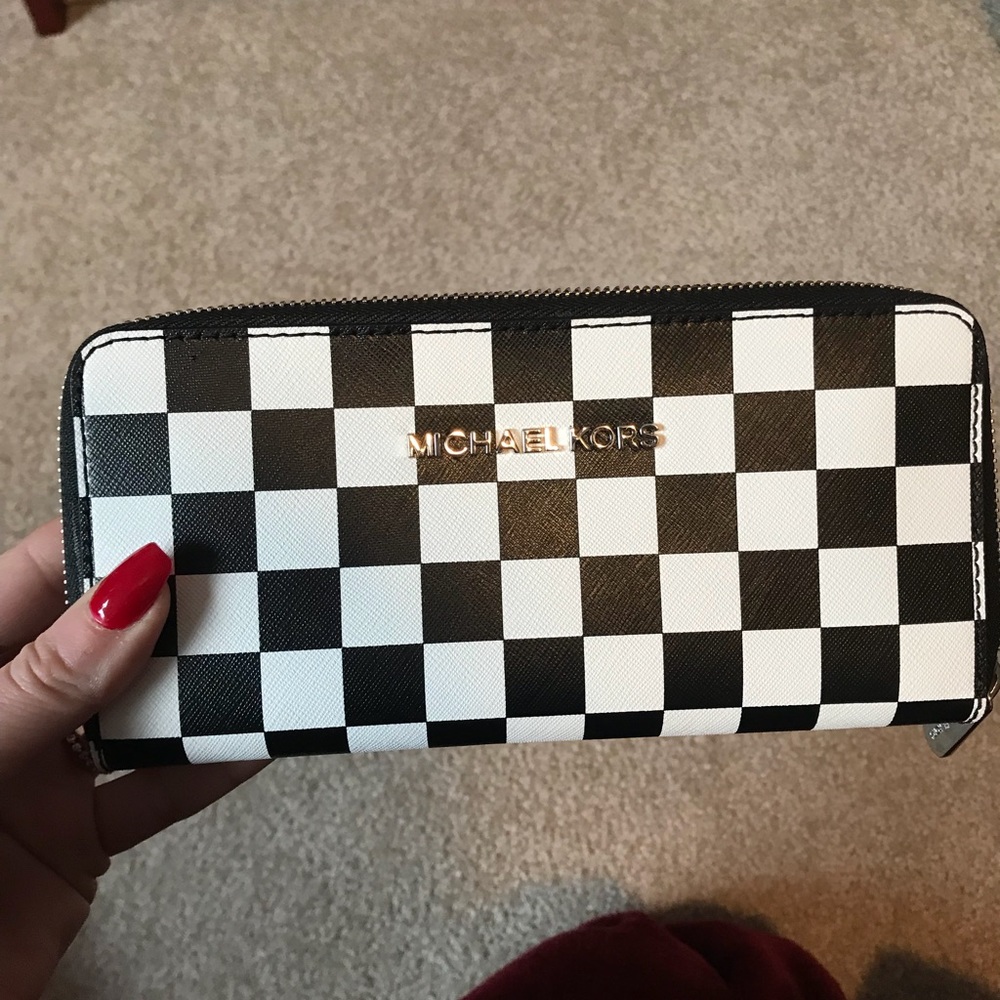 Authentic Michael Kors checkered wallet*new*